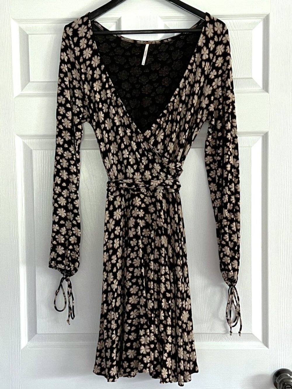 Free People floral faux wrap dress black beige long sleeve tie waist size L